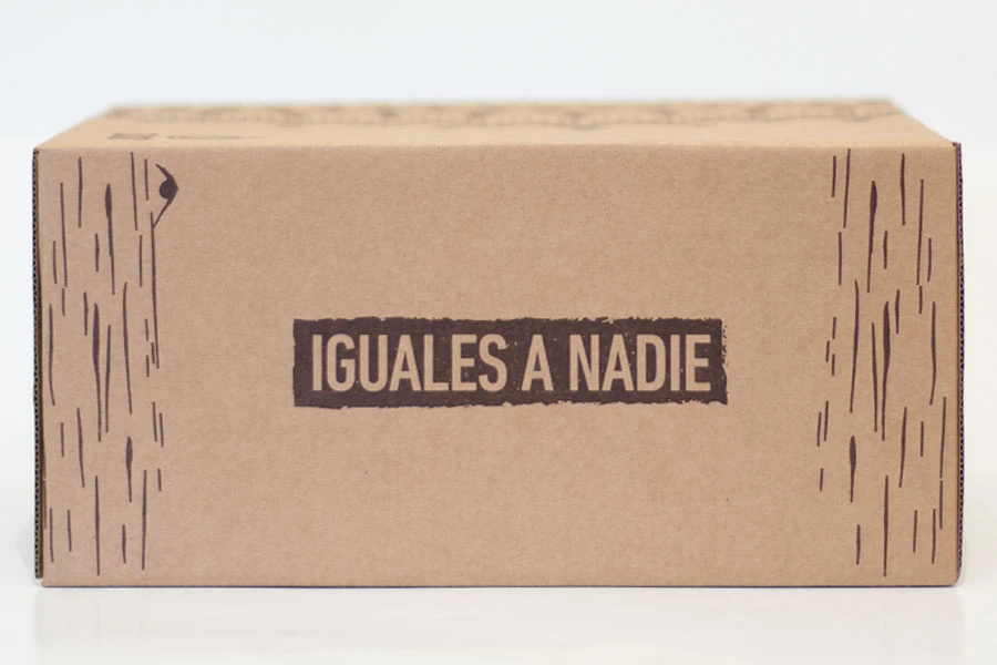 Caja de packaging personalizada en cartón microcorrugado