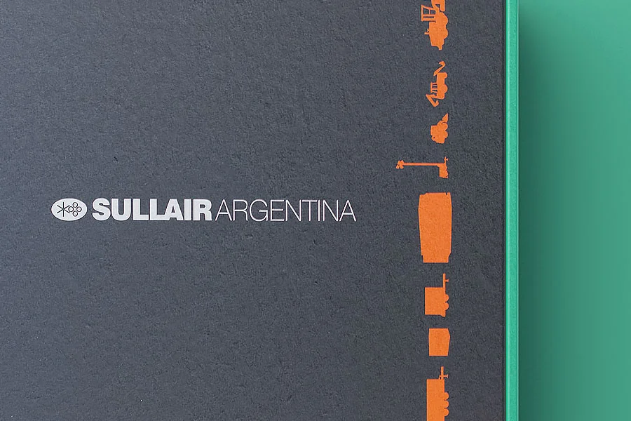 Detalle de packaging en cartón microcorrugado, impreso en offset color